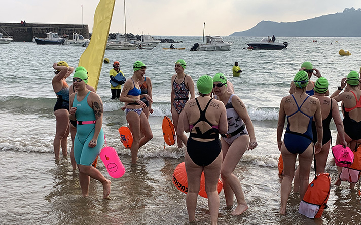 https://www.lagondebrehec.bzh/wp-content/uploads/2023/07/activite_ice_swimming_01.jpg