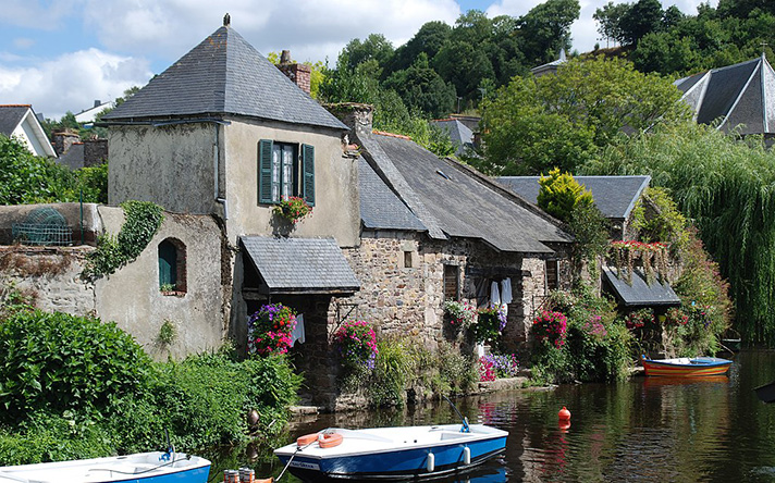 https://www.lagondebrehec.bzh/wp-content/uploads/2023/07/tourisme_pontrieux_01.jpg